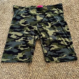 ***NEW ITEM 👀 1x camouflage biker shorts, super cute & soft
